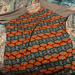 LulaRoe xxl top sleeves goes to your elbows